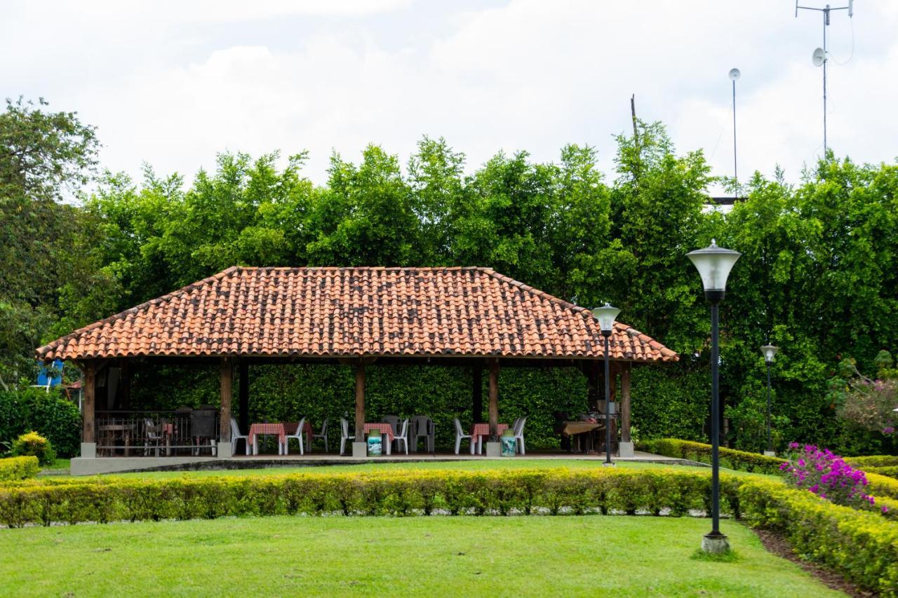 Hotel Eden Parque Del Cafe Montenegro Exterior foto